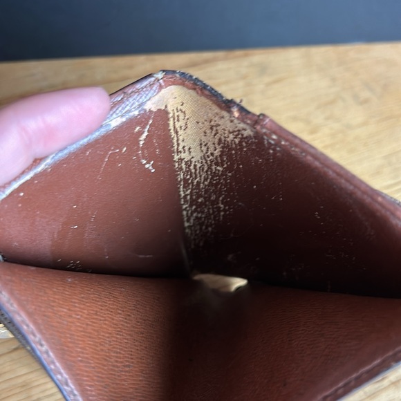 Louis Vuitton Wallet - Picture 6 of 8